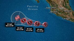 Ciclón "Adrián" se intensifica a huracán frente a costas de México