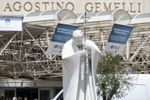 Concluye sin complicaciones la operacin de hernia abdominal del papa Francisco