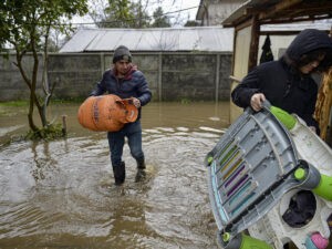 Decretan emergencia agrícola en Chile afectadas por lluvias