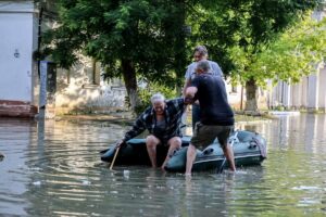 inundación por presa de Nova Kajovka Ucrania