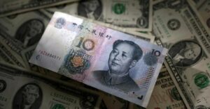 El Gobierno analiza permitir al mercado la liquidación de bonos en yuanes