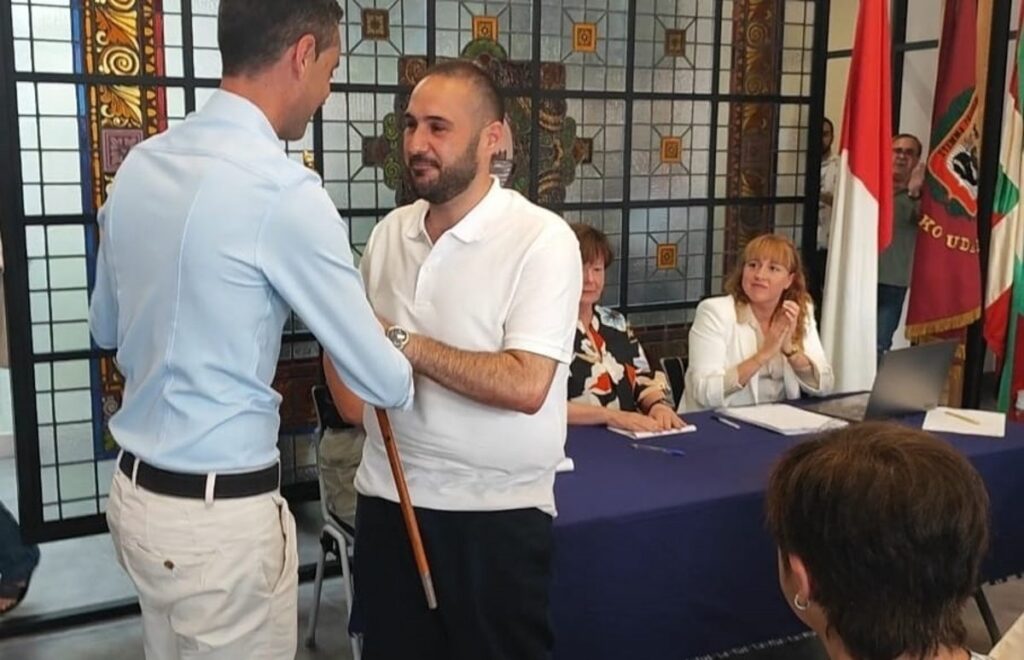 El alcalde de Bermeo (Vizcaya) presenta la dimisión tras sufrir un accidente y superar la tasa de alcohol