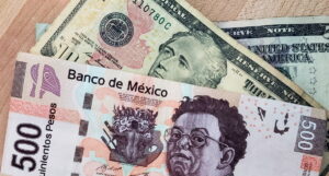 El peso mexicano mantiene su fuerza frente al dólar por quinta sesión consecutiva