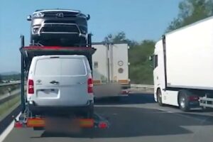 Els Mossos denuncian a un camionero en Vilobí d'Onyar por adelantar dos tráilers por el  carril izquierdo de la AP-7