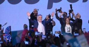 En una jornada electoral con fallas en el escrutinio, Martín Llaryola asumió que ganó como gobernador pero espera el resultado final para festejar