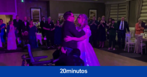 Este hombre ha conseguido vencer por unos minutos a su enfermedad y levantarse de la silla para bailar junto a su mujer en su boda