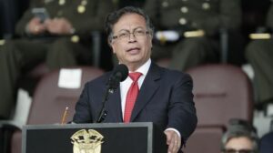 Gobierno colombiano y ELN pactan un alto el fuego bilateral durará en principio 180 días a partir de agosto