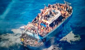 Grecia teme que en la bodega del barco de migrantes hubiera cientos de mujeres y nios