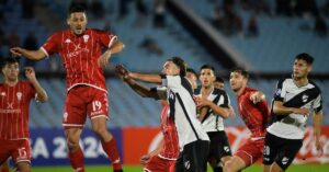 Huracán pierde 1-0 con Danubio en Uruguay en un partido clave de la Copa Sudamericana