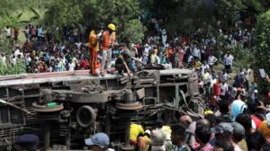 India rebaja a 275 los muertos en el accidente ferroviario, causado por un fallo de señalización