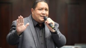 José Brito pide a CGR verificar a candidatos inhabilitados