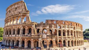 La Policía identifica al turista que grabó su nombre y el de su novia en el Coliseo de Roma