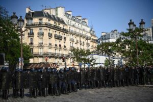 Miembros de las fuerzas de seguridad franceses, durante la manifestación de este miércoles en París.