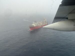 Los investigadores abordan el barco de apoyo del 'Titan' para averiguar más información sobre la implosión