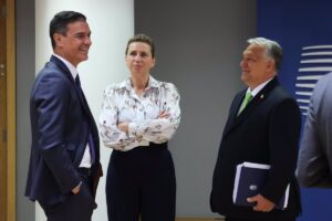Los líderes UE resisten el pulso de Orbán para revertir el acuerdo para el reparto de la carga del asilo