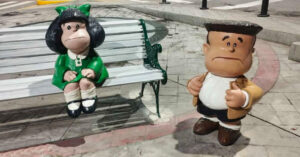 Mafalda y Manolito denuncian que ya les robaron los teléfonos
