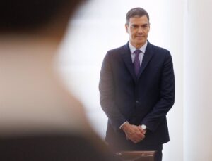 Sánchez alerta de que derogar sus medidas puede hacer que la economía española "eche el freno"