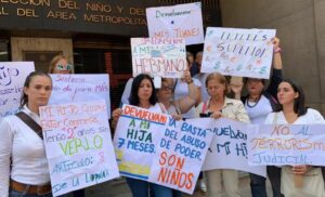 periodista Karla Salcedo Flores denuncia el negocio que hay con los niños