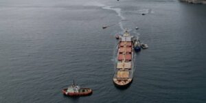 Unos piratas asaltan un carguero en el Mediterráneo