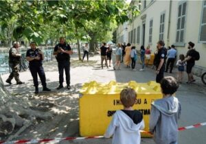 ¡ATROZ! Varios niños heridos por un ataque con cuchillo en un parque francés – SuNoticiero