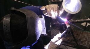 Un peón metalúrgico de Guipúzcoa cobra un 30% más por hora que un ingeniero en Lleida