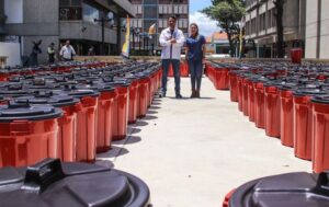 Alcalde de Barquisimeto entrega pipotes
