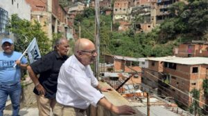 Andrés Caleca defiende la ruta electoral en acto en Macarao