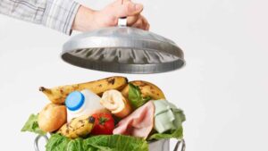 Bruselas propondrá reducir en 30 % desperdicio de alimentos para 2030