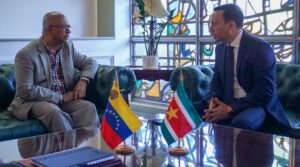 Canciller de Surinam llega al país para avanzar en alianza estratégica binacional - Yvke Mundial
