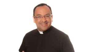 sacerdote Enrique Kike Antonio Alaña Morillo 2