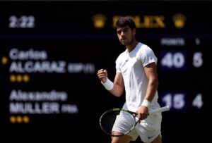 Carlos Alcaraz aplasta a Müller y alcanza la tercera ronda de Wimbledon