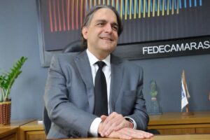 Carlos Fernández: Gobierno debe estimular demanda