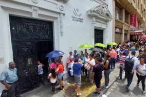 Con pico y cédula en 3 entidades se reducen filas por Renta Ciudadana en Cali - Cali - Colombia