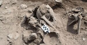 Cráneos en forma de corazón: el revelador hallazgo de un entierro prehispánico