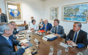 Cumbre UE-Celac logra reunir a Delcy Rodíguez y Gerardo Blyde en Bruselas