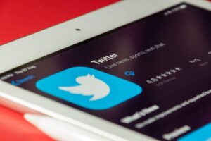 Demandan a Twitter por supuesto impago de servicios de oficina en cuatro países - AlbertoNews