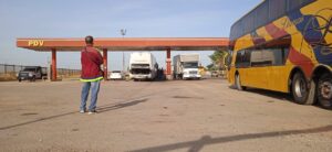 Denuncian corrupción y largas colas para surtir combustible en Monagas