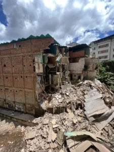 Derrumbe de un edificio provocó el desalojo de 25 familias en Caracas