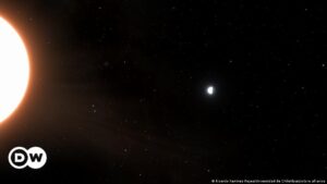 Descubren exoplaneta con nubes metálicas "como escudo" – DW – 11/07/2023