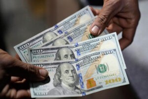 Dólar paralelo llega a 30 bolívares este 12 de julio