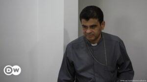 El Gobierno de Ortega excarcela a obispo Rolando Álvarez – DW – 05/07/2023
