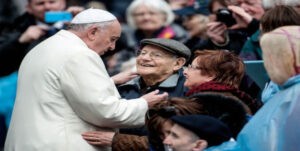 El Papa pide no dejar que el mercado relegue a los ancianos