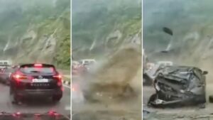 El impactante momento en que un desprendimiento de rocas aplasta varios autos con pasajeros