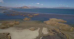 El retroceso del lago Titicaca preocupa a los bolivianos: “Está completamente seco”