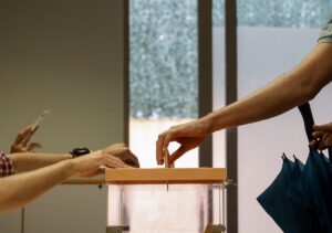 Elecciones generales 2023 | Directo: Correos desplegará un equipo de 14.000 trabajadores para cubrir las elecciones
