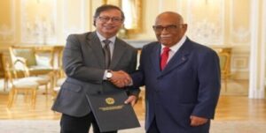 Embajador de Venezuela presenta credenciales al presidente Petro