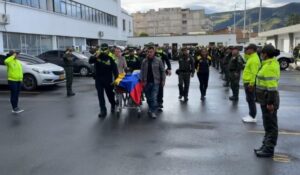 Emotiva despedida de policía asesinado en CAI de Pasto - Otras Ciudades - Colombia