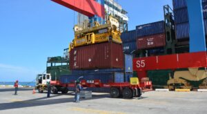 Empresas de envíos marítimos aseguran estar operativas en Venezuela
