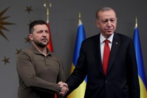 Erdogan dice que Ucrania "merece entrar en la OTAN"