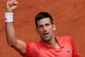 Escándalo en Wimbledon: acusan al padre de Alcaraz de espiar los entrenamientos de Djokovic - AlbertoNews